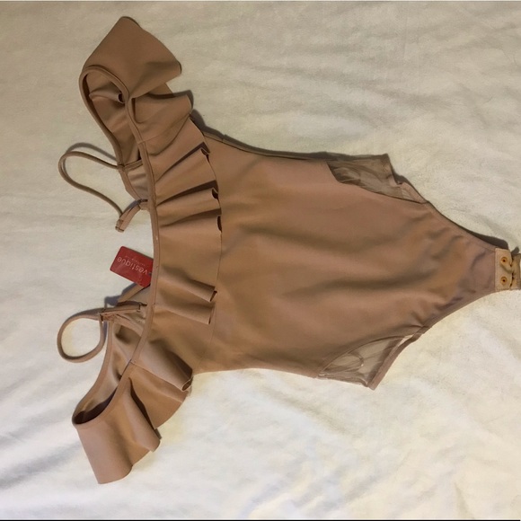 Vestique Ruffle Bodysuit - Picture 3 of 4